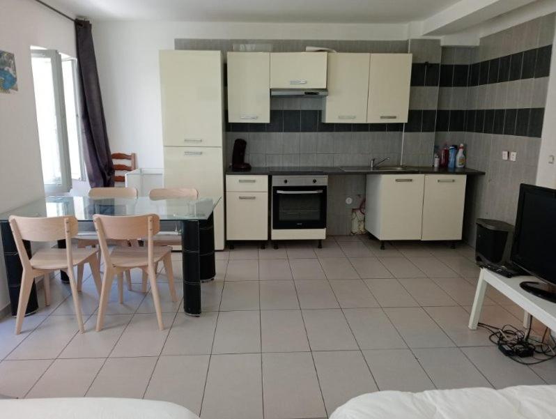 T1 Vieux Port Opera Apartment Marseille Bagian luar foto