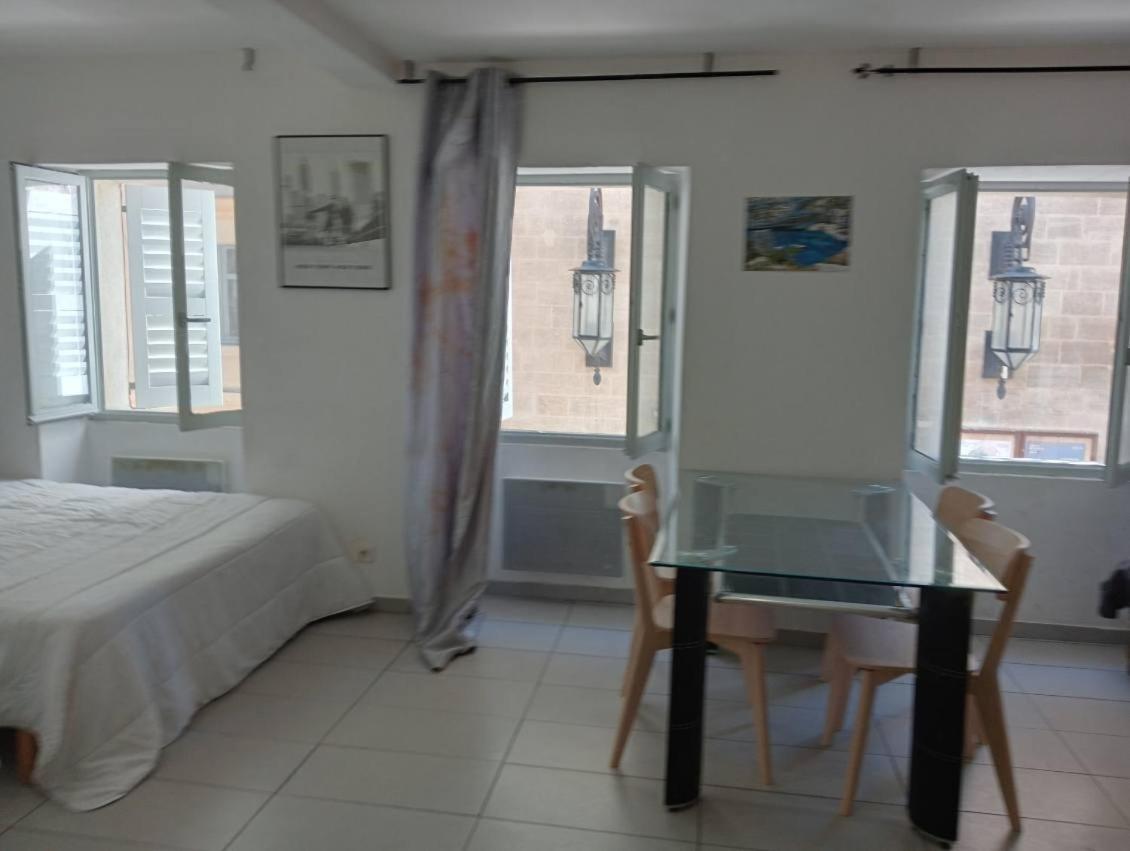 T1 Vieux Port Opera Apartment Marseille Bagian luar foto